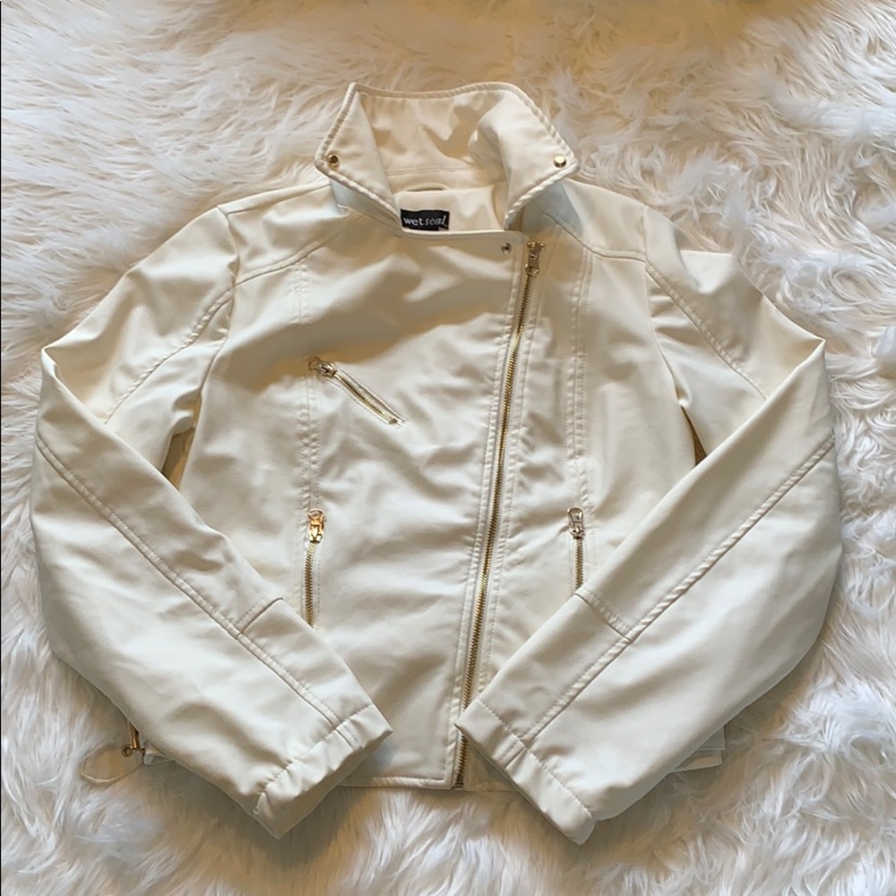 WET SEAL FUAX LEATHER JACKET